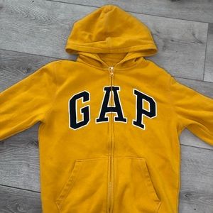 Hi I’m selling a Yellow GAP Boys jacket